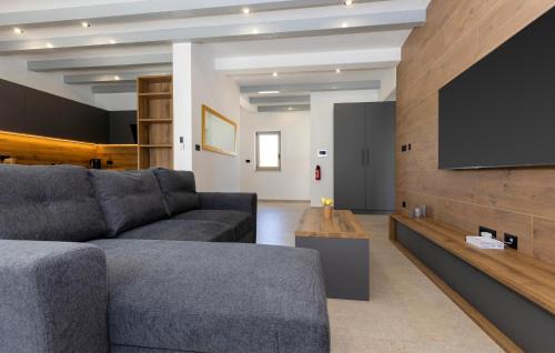 Nedescina Casa | Beautiful Home In Nedescina With Wifi