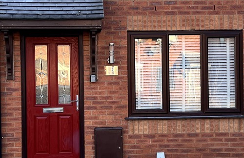 Wigan Casa | Beautiful home in peaceful neighbourhood with great amenities around