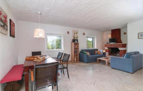 Praznica Casa | Beautiful Home In Praznica