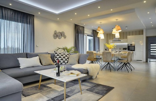 Sikici Casa | Hermosa casa en Pula