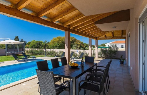 Sikici Casa | Hermosa casa en Pula