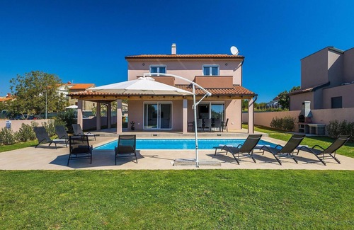 Sikici Casa | Hermosa casa en Pula