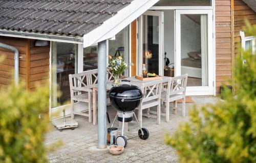 Bisserup Casa | Beautiful Home In Rude With Kitchen