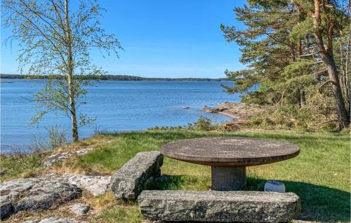 Saffle Apartamento | Beautiful Home In Säffle With Kitchen