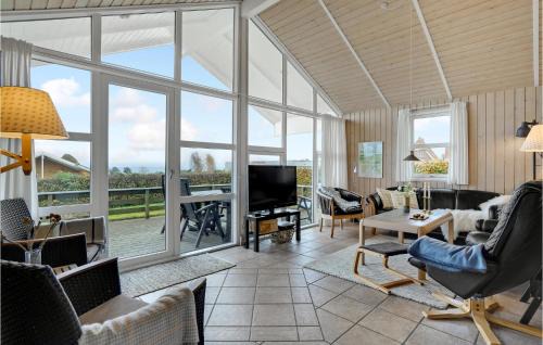 Grønninghoved Strand Casa | Beautiful Home In Sjølund With Wifi