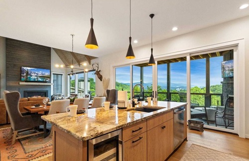 Lenoir Casa | Beautiful Home in the Blue Ridge Mountains