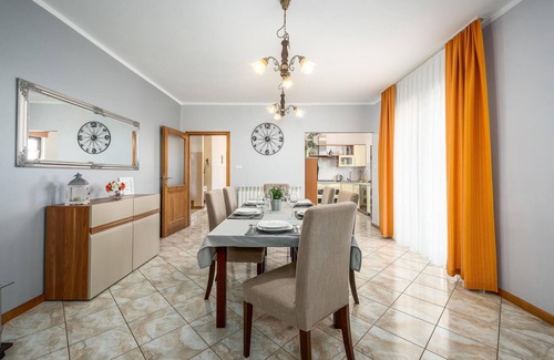 Tinjan Casa | Hermosa casa en Tinjan con cocina.