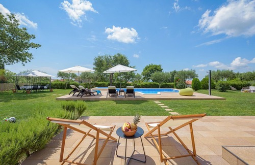 Tinjan Casa | Hermosa casa en Tinjan con cocina.