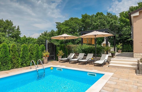 Tinjan Casa | Hermosa casa en Tinjan