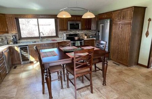 Altoona Casa | Beautiful Home in Town Acreage
