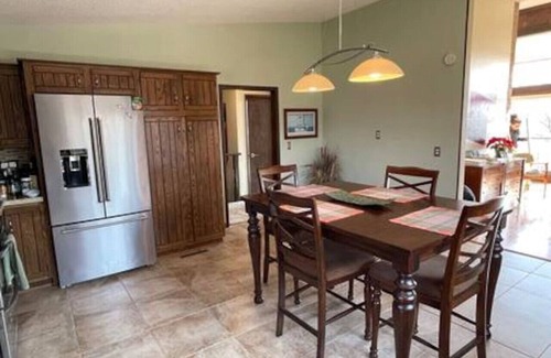 Altoona Casa | Beautiful Home in Town Acreage