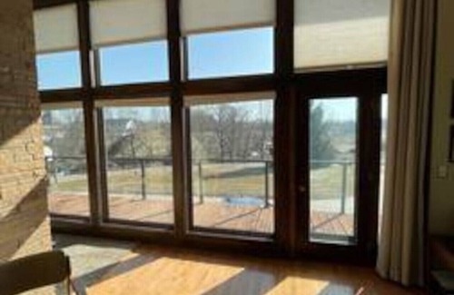 Altoona Casa | Beautiful Home in Town Acreage