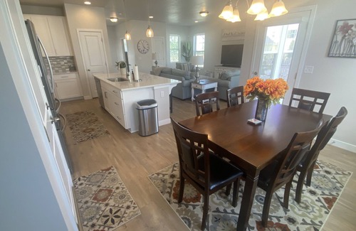 Daybreak Casa | Beautiful Home in Premium Location