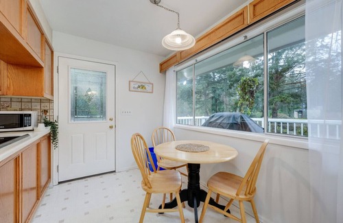 Cordova Bay Casa | Beautiful Home in Victoria BC