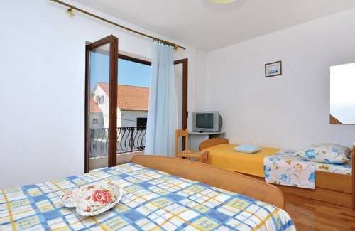 Vrboska Apartamento | Beautiful Home in Vrboska With Wifi and 1 Bedrooms