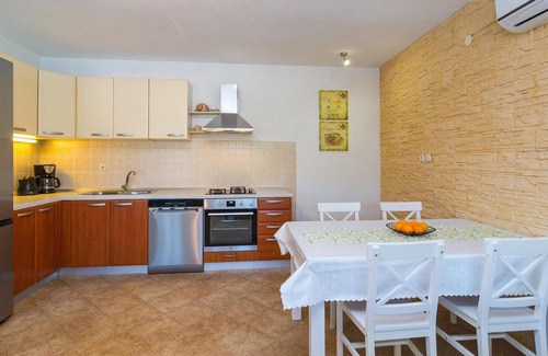 Zastrazisce Casa | Bonita casa en Zastrazisce con cocina