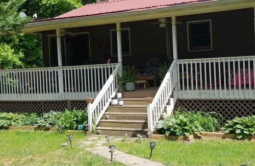Ellijay Casa | Beautiful home located on Clear Creek . Relax and enjoy the sounds of nature....