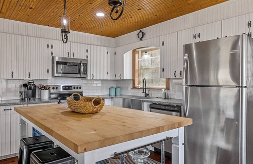 Waterloo Casa | Beautiful home located on Lake Greenwood