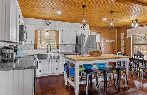 Waterloo Casa | Beautiful home located on Lake Greenwood