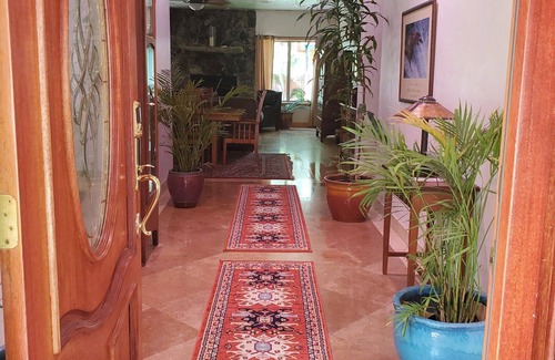 Lower Kingsbury Casa | Beautiful Home lower kingsbury only minutes to ski areas and casinos.