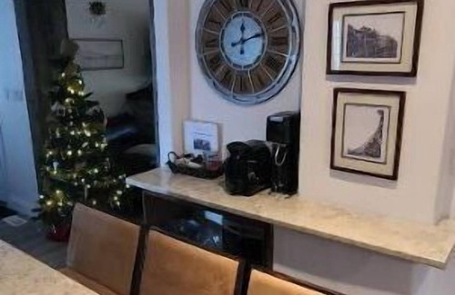 Collingwood Casa | Beautiful home, minutes away from Blue Mountain, Collingwood waterfront,and more