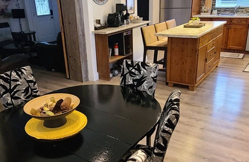 Collingwood Casa | Beautiful home, minutes away from Blue Mountain, Collingwood waterfront,and more