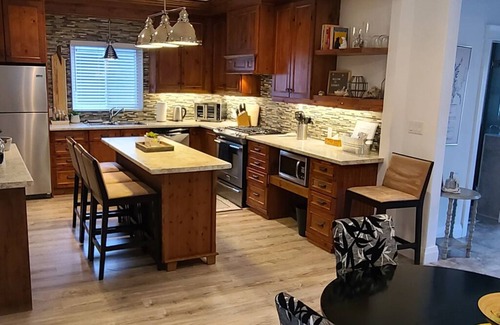 Collingwood Casa | Beautiful home, minutes away from Blue Mountain, Collingwood waterfront,and more