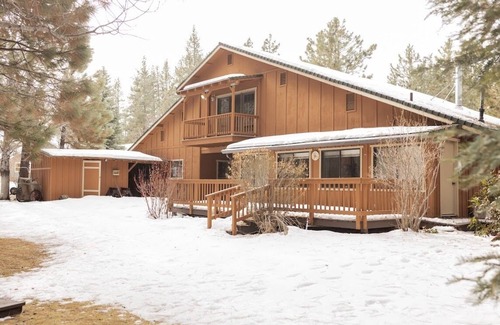 Shasta County Cabina | Beautiful home minutes to Mt. Lassen, hunting, Pacific Crest Trail and fishing