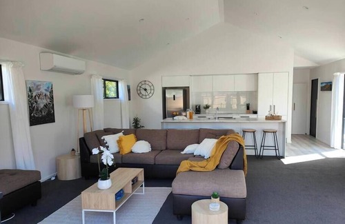 Woolston Casa | Beautiful home near everything!