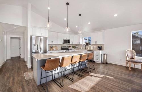 Sweetwater Casa | Beautiful Home Near Bear Lake Golf Course! Hot Tub & Pool Table! Ideal Beach Resort Access Included!