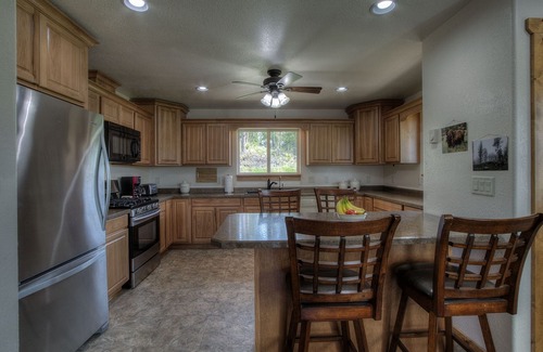 Custer Casa | Beautiful Home on 1 acre just outside of Custer backs up to forest service