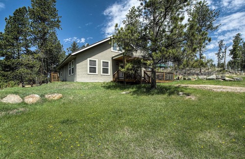 Custer Casa | Beautiful Home on 1 acre just outside of Custer backs up to forest service