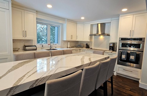 Feronia Casa | Beautiful home on Trout Lake with hot tub and movie room