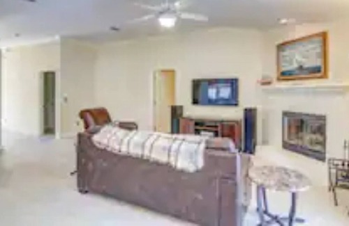 Golden Glades - The Woods Casa | Beautiful Home! Private pool! Close to the beach