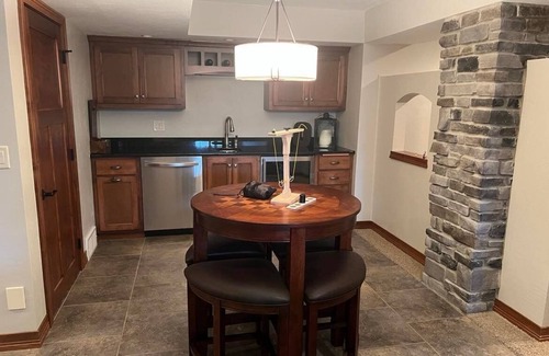 Neenah Casa | Beautiful home Sleeps 10 with Heated Inground Pool
