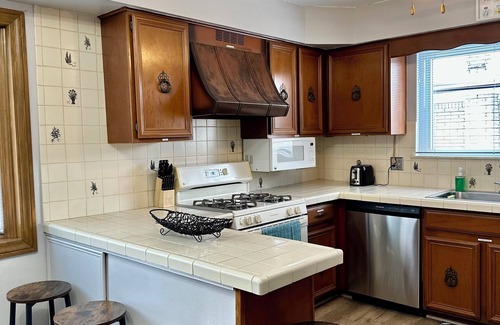 Sterling Heights Casa | Beautiful home in metro Detroit area with Gameroom 4BD