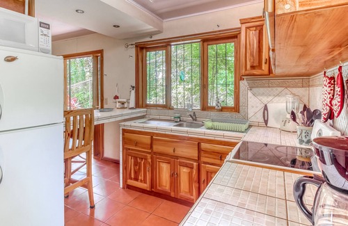 Las Olas Beach Community Casa | Hermosa casa con vistas al jardín y la piscina, piscina privada, área de barbacoa y jardines