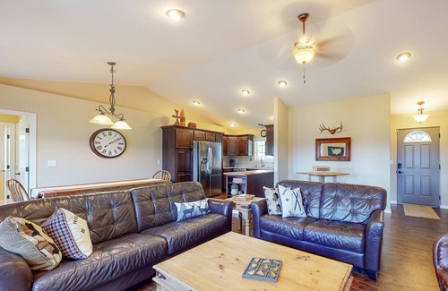 Pagosa Highlands Casa | Beautiful home with mountain view, fireplace, game room, balcony, & washer/dryer