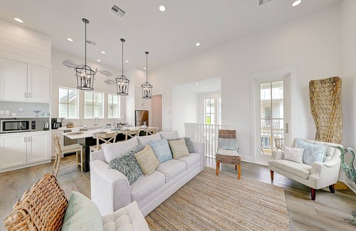 Port Aransas Cabina | Beautiful home with pools, golf, fitness area, washer/dryer, & WiFi