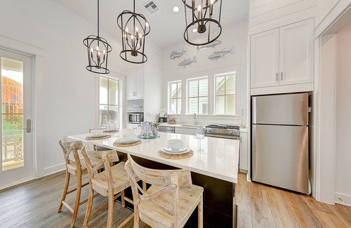 Port Aransas Cabina | Beautiful home with pools, golf, fitness area, washer/dryer, & WiFi