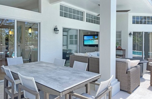 Naples Casa | Beautiful home with panoramic views on the 17th hole of prestigious Eagle Creek