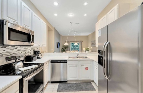 Bahama Bay Condominio | Beautiful home with resort pool and space for the whole family