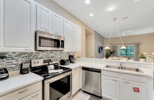 Bahama Bay Condominio | Beautiful home with resort pool and space for the whole family