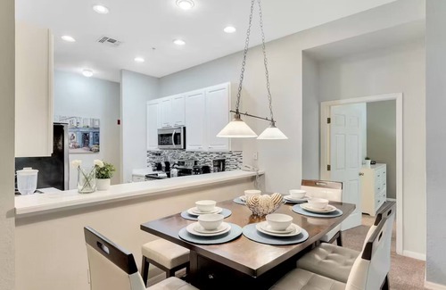 Bahama Bay Condominio | Beautiful home with resort pool and space for the whole family