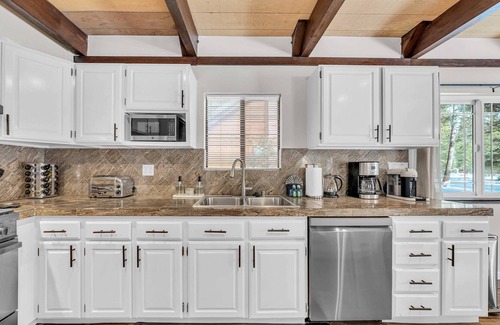 Homewood Casa | Beautiful Homewood Retreat with Deck and Grill