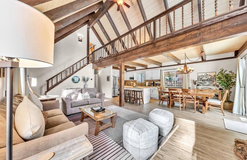 Homewood Casa | Beautiful Homewood Retreat with Deck and Grill