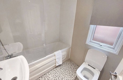 Morpeth Cabina | Beautiful hot tub lodge in Northumberland. Sleeps up to 6 people.