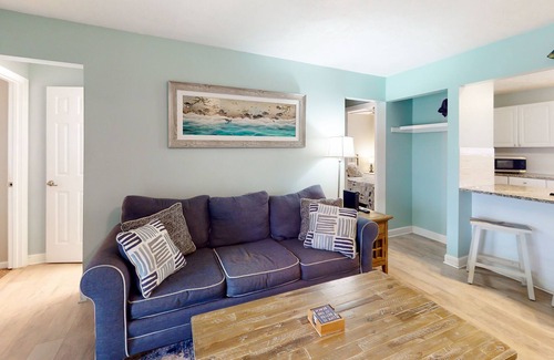 Silver Sands Casa | Beautiful house with gas grill, patio, washer/dryer, adult bikes, & full kitchen