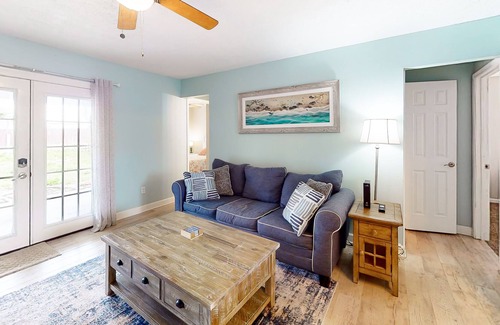 Silver Sands Casa | Beautiful house with gas grill, patio, washer/dryer, adult bikes, & full kitchen
