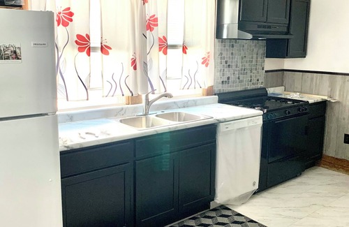 Danville Casa | Beautiful “House” 4-bed”ROOMS” not bunks-Hotel 4 Bedrooms 100 dollars each room